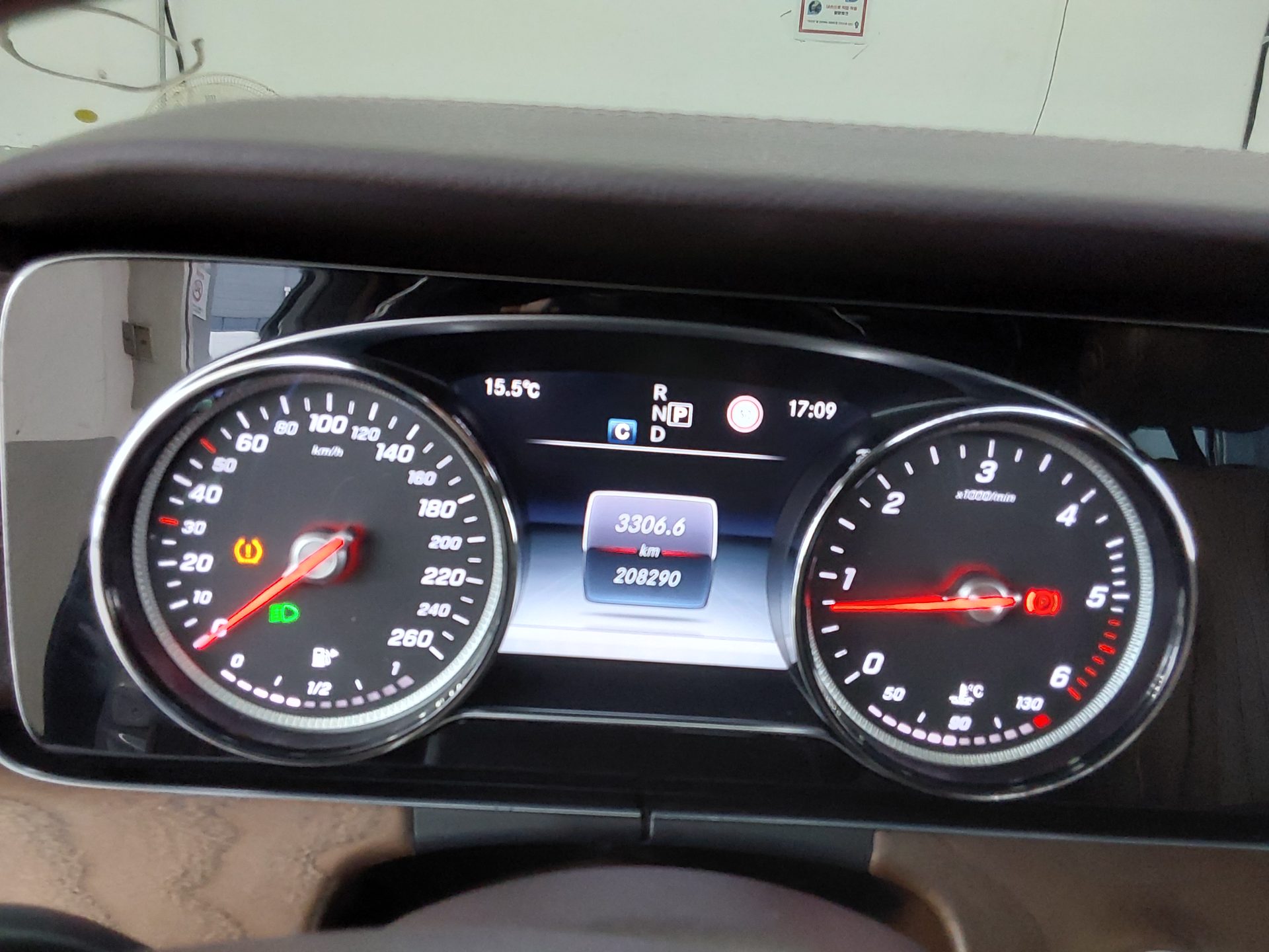 메르세데스-벤츠 E-클래스 2017 - 이미지 9