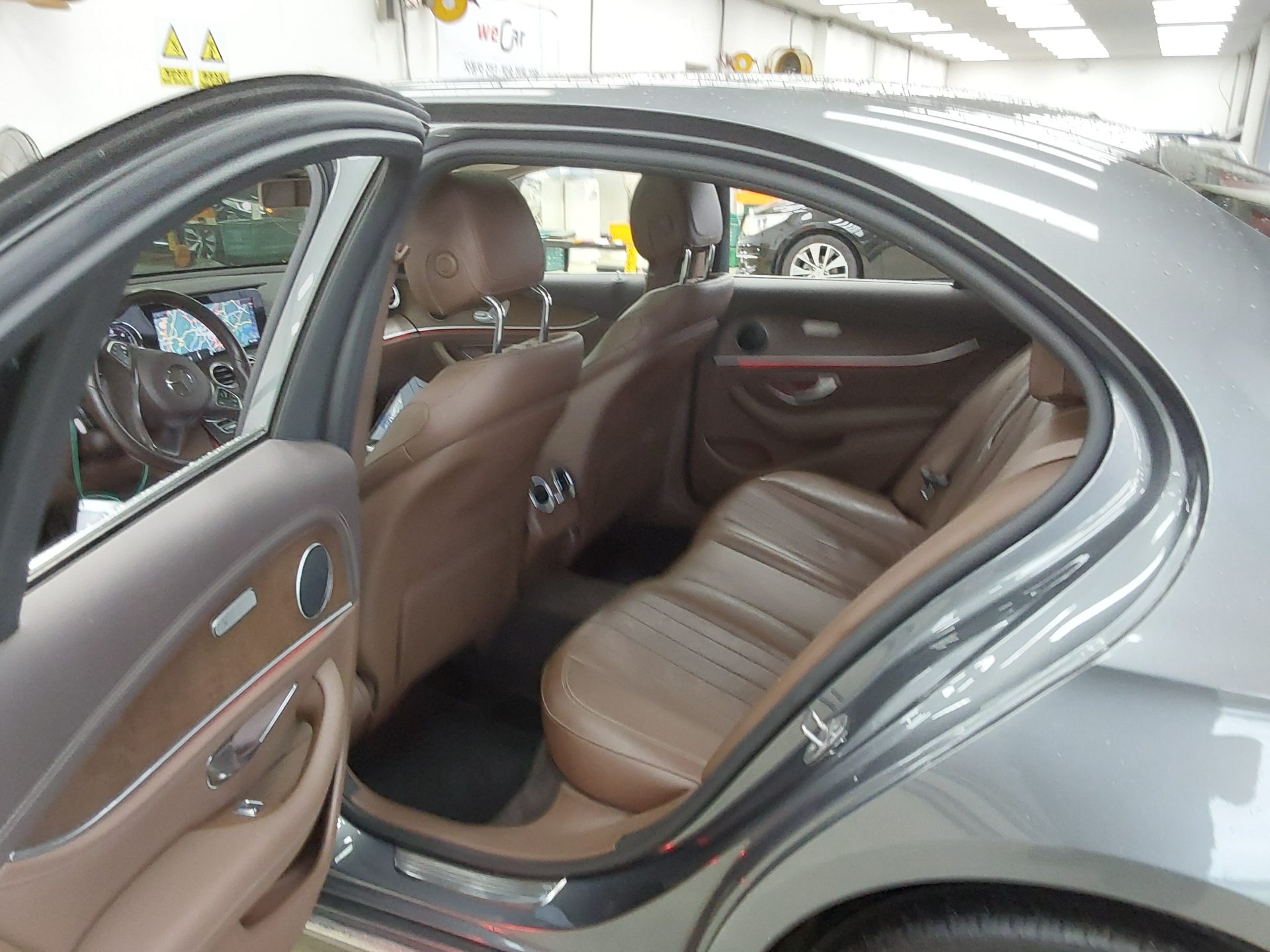 메르세데스-벤츠 E-클래스 2017 - 이미지 12