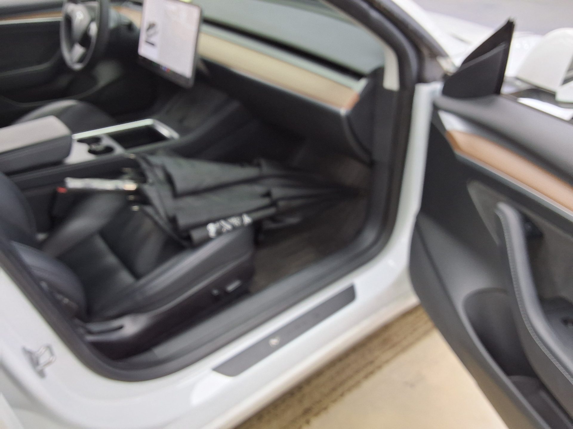 TESLA Model 3 - 13