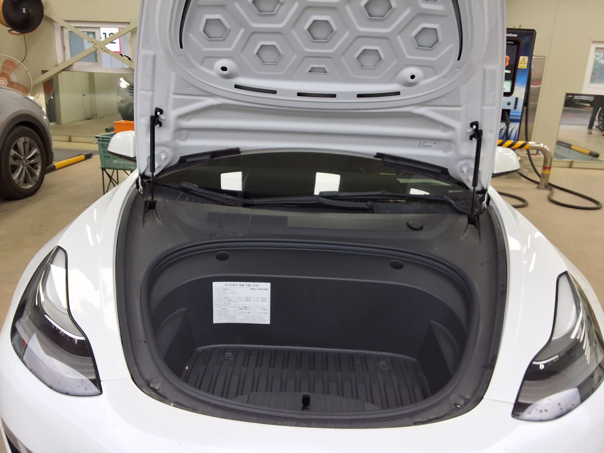 TESLA Model 3 - 19
