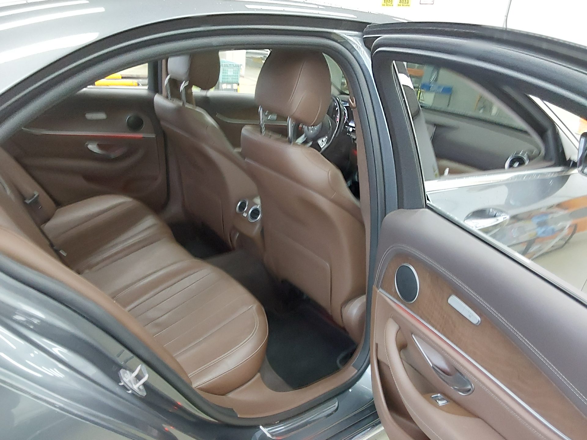 메르세데스-벤츠 E-클래스 2017 - 이미지 13