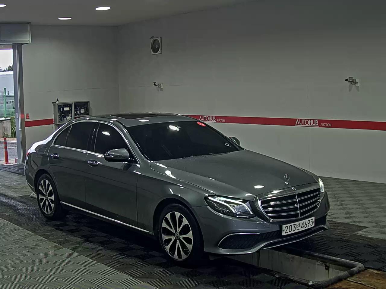 메르세데스-벤츠 E-클래스 2017 - 이미지 2