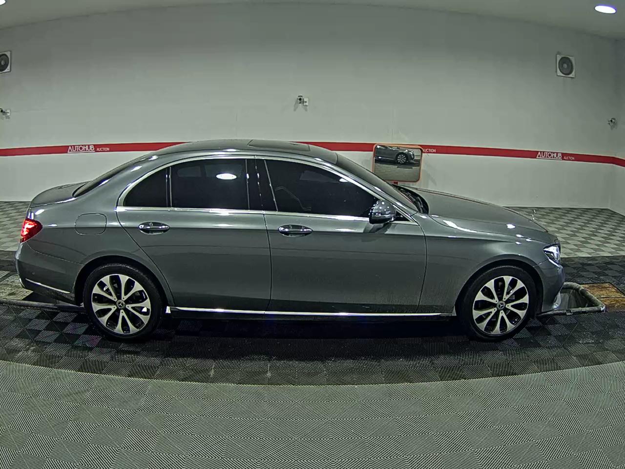 메르세데스-벤츠 E-클래스 2017 - 이미지 3