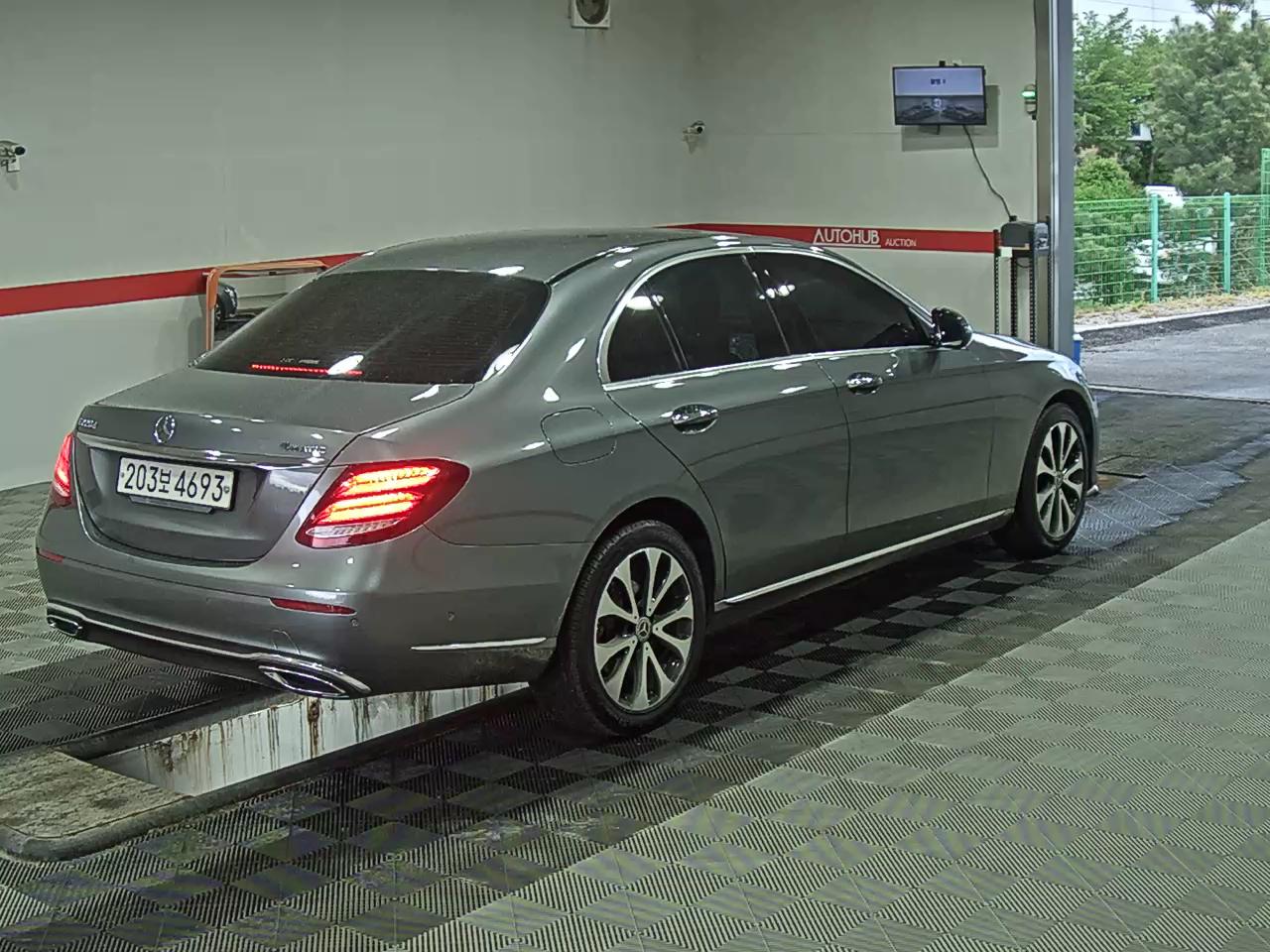 메르세데스-벤츠 E-클래스 2017 - 이미지 4