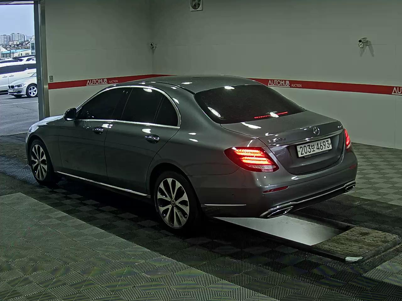 메르세데스-벤츠 E-클래스 2017 - 이미지 5