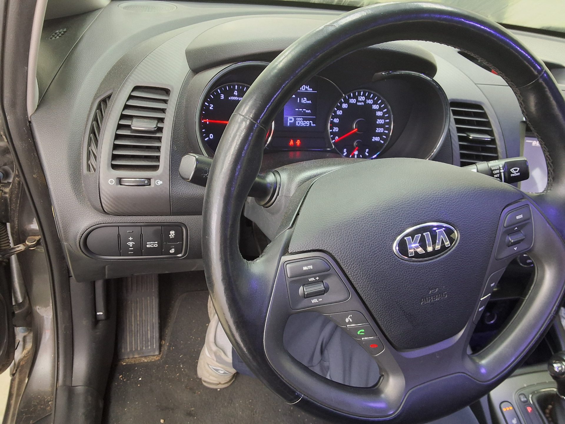 Kia K3 2013 - Image 16