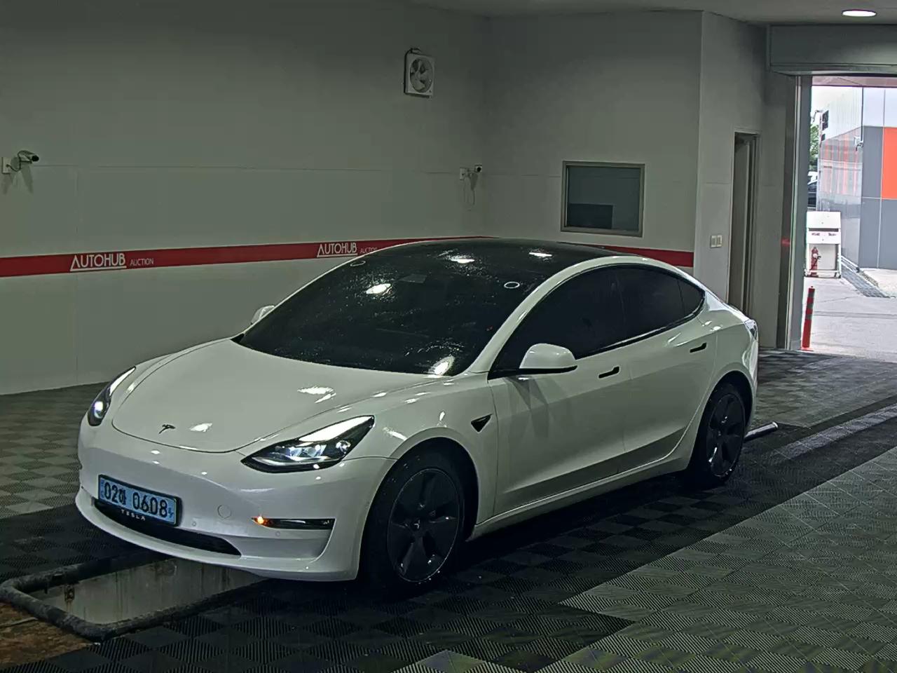 TESLA Model 3