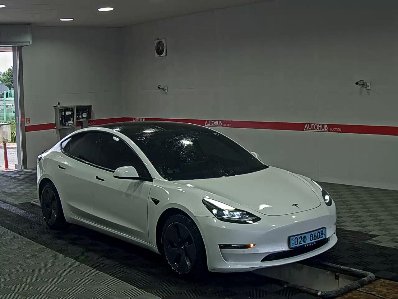 TESLA Model 3 - 2