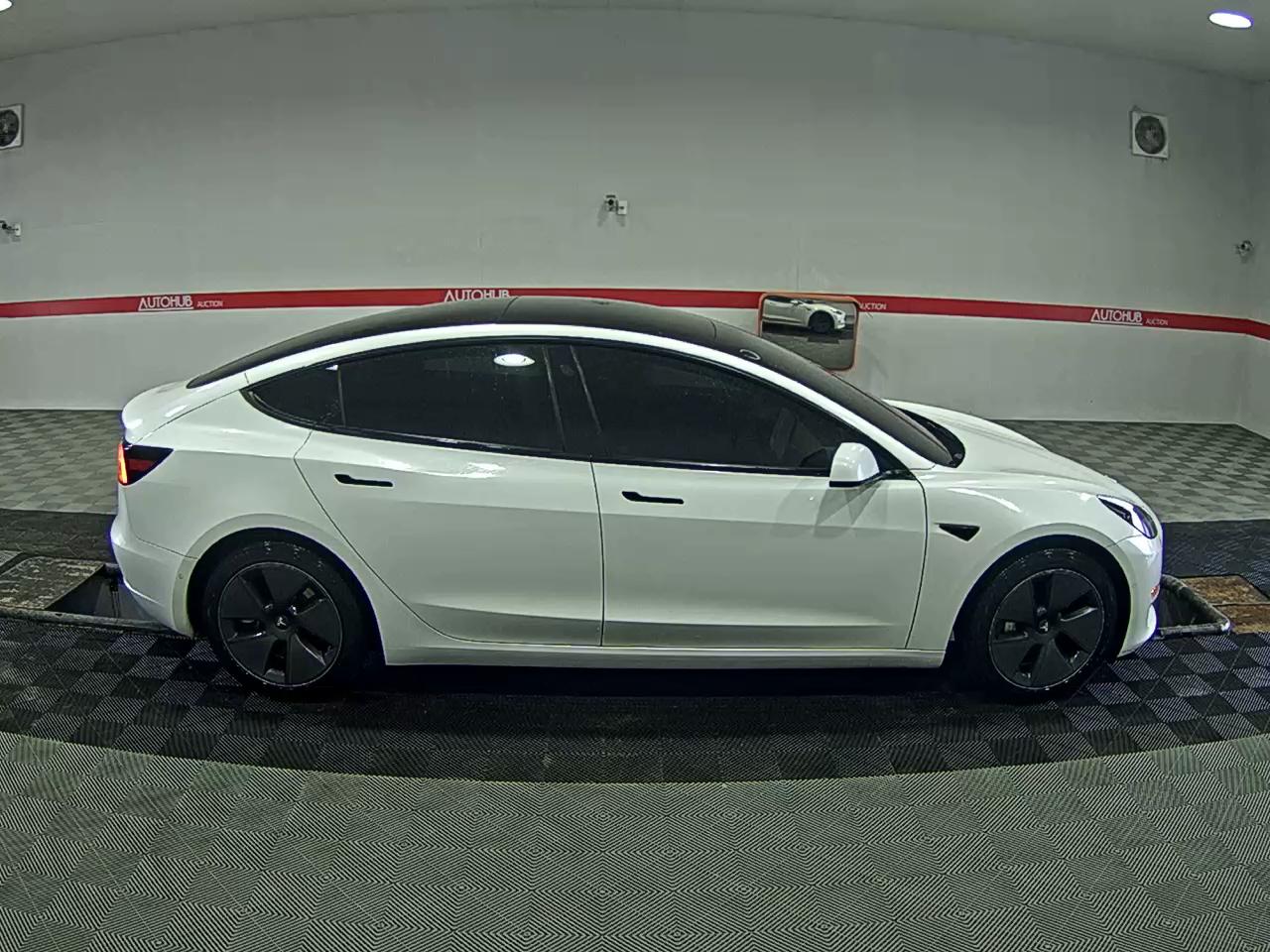 TESLA Model 3 - 3