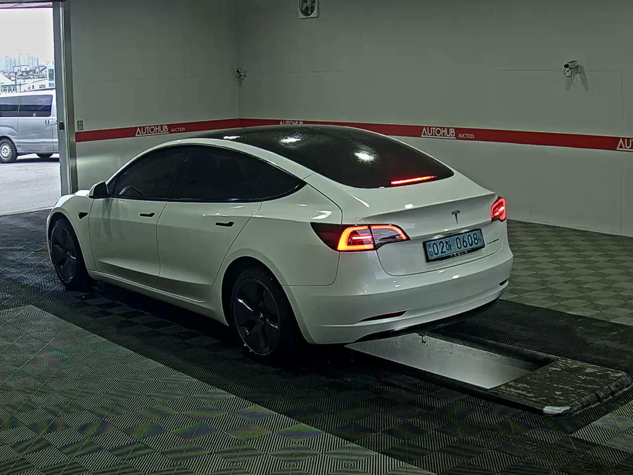 TESLA Model 3 - 5