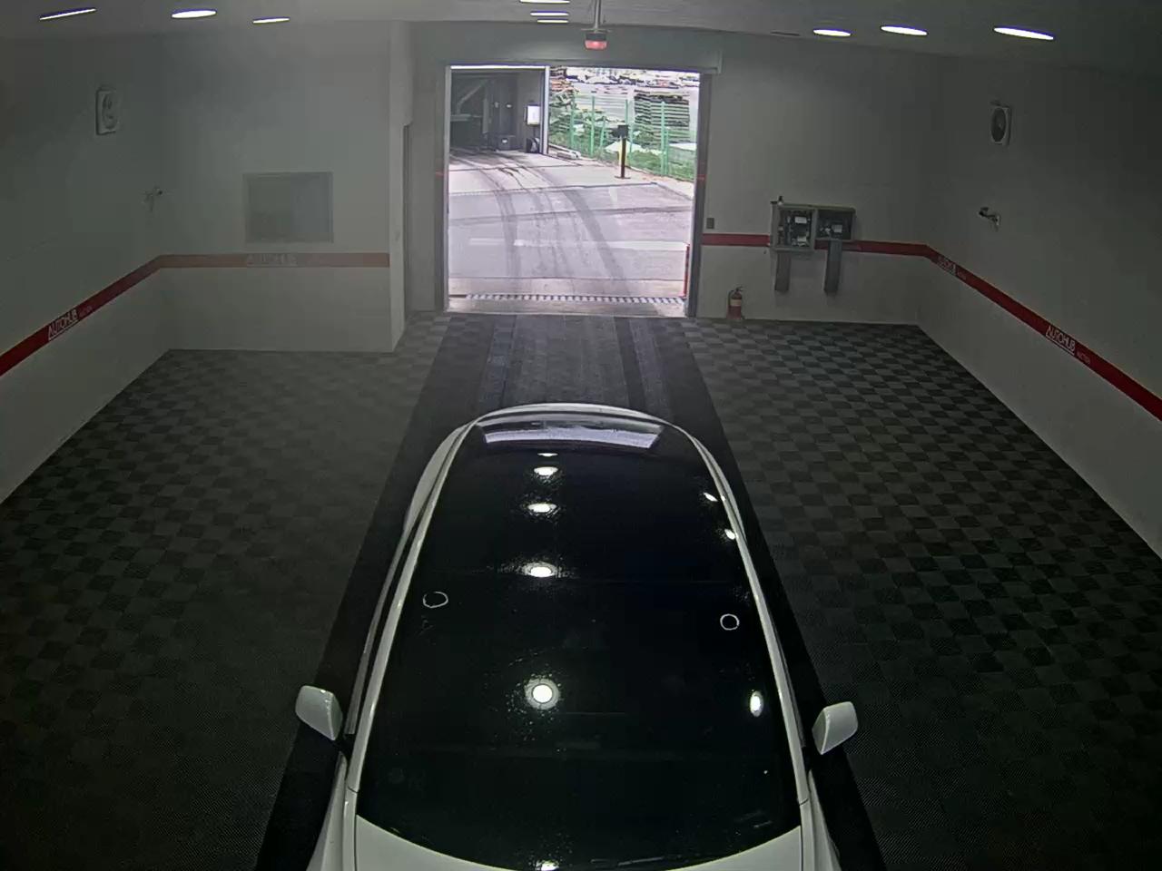 TESLA Model 3 - 6