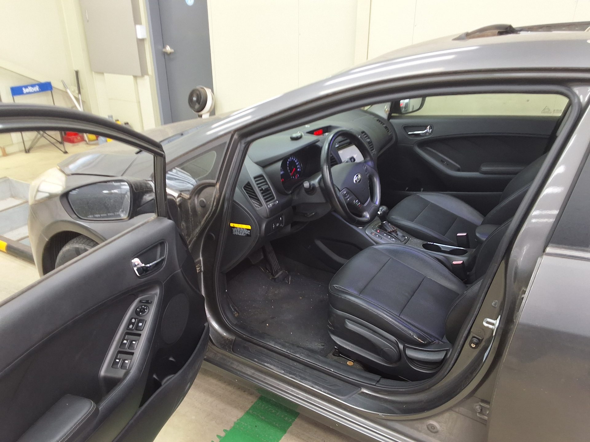 Kia K3 2013 - Image 9
