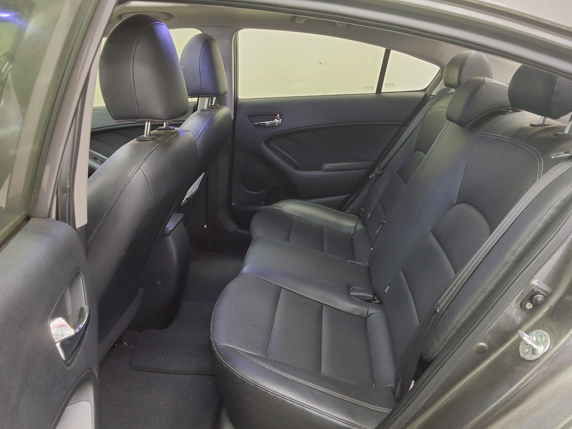 Kia K3 2013 - Image 11
