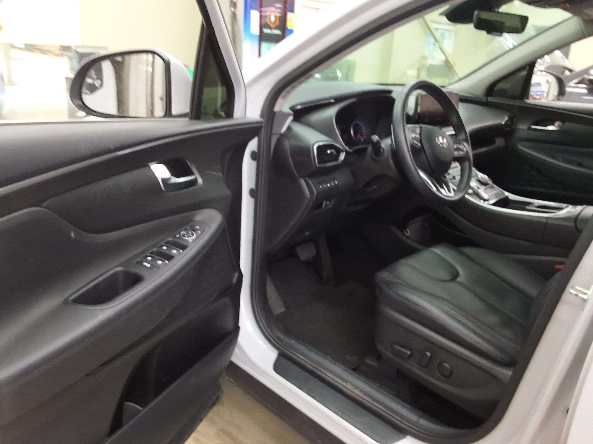 Hyundai Santa Fe 2022 - Image 9