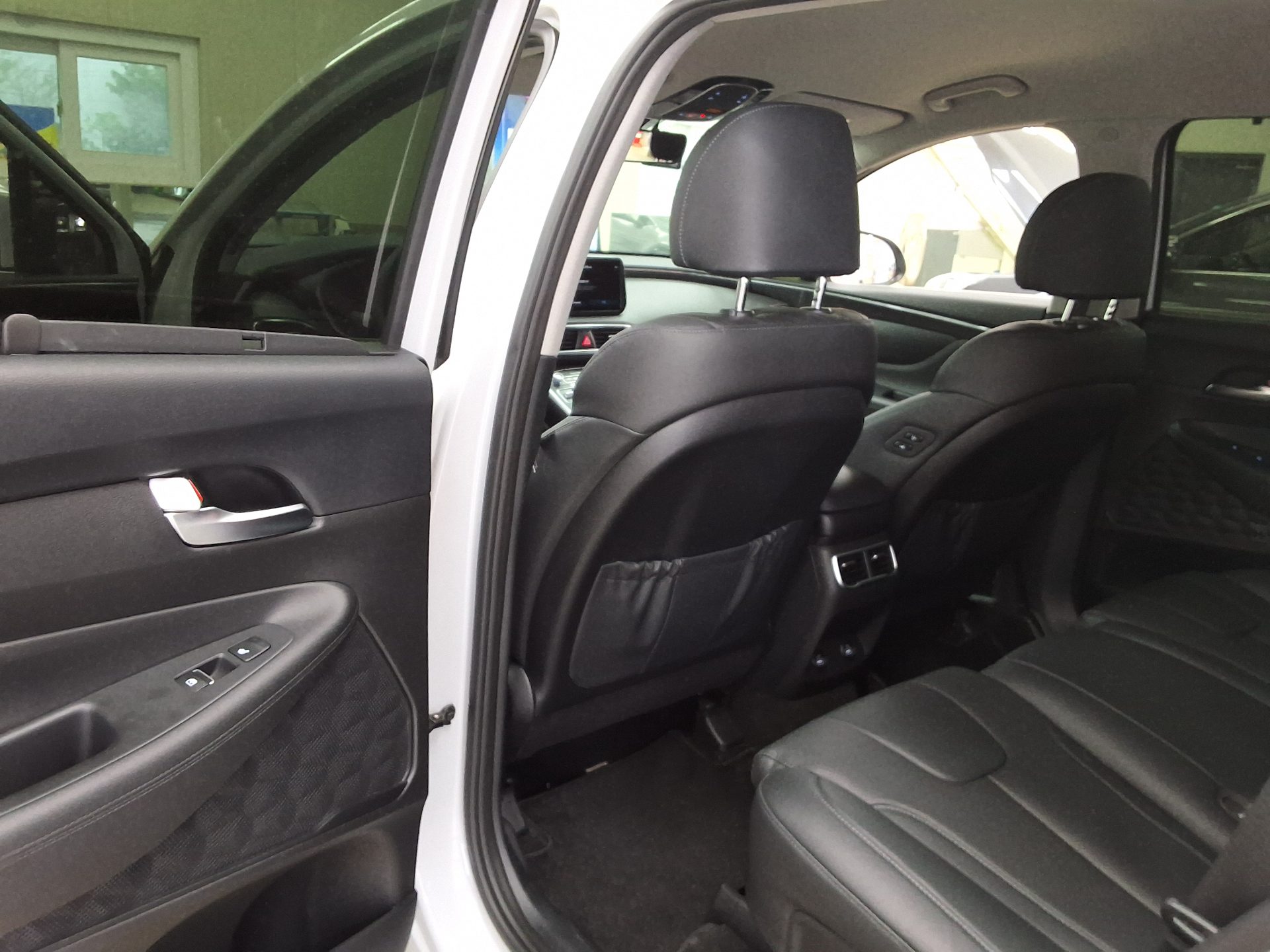 Hyundai Santa Fe 2022 - Image 11