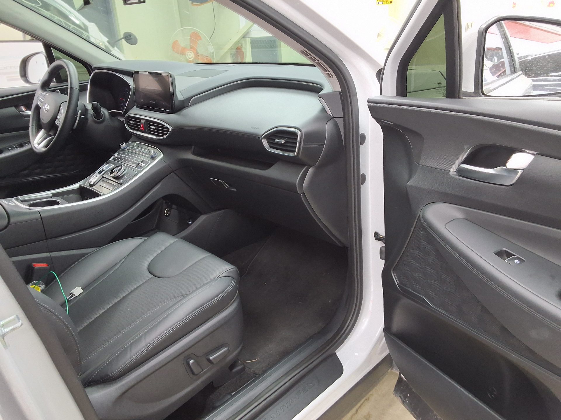 Hyundai Santa Fe 2022 - Image 13