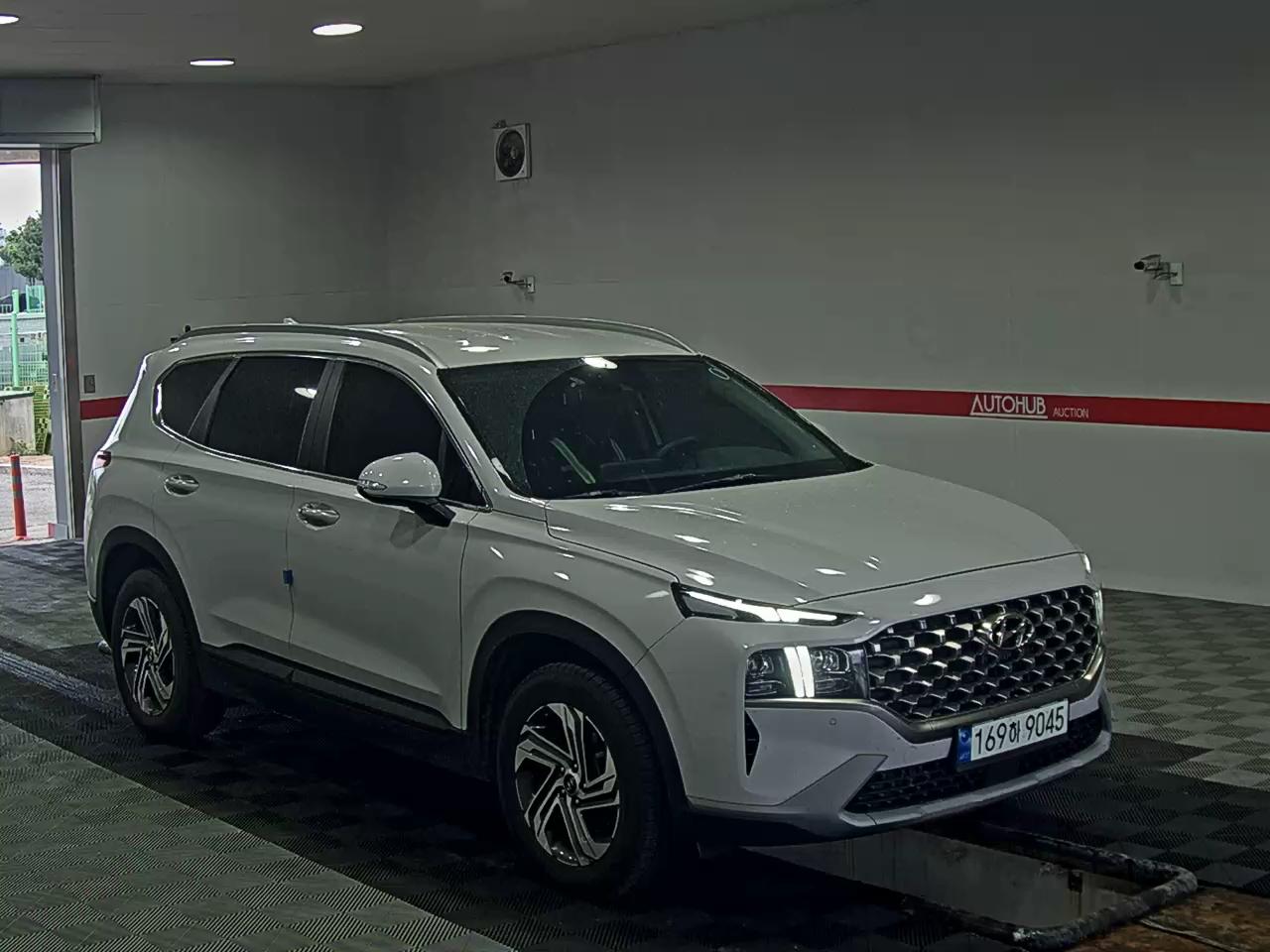 Hyundai Santa Fe 2022 - Image 2