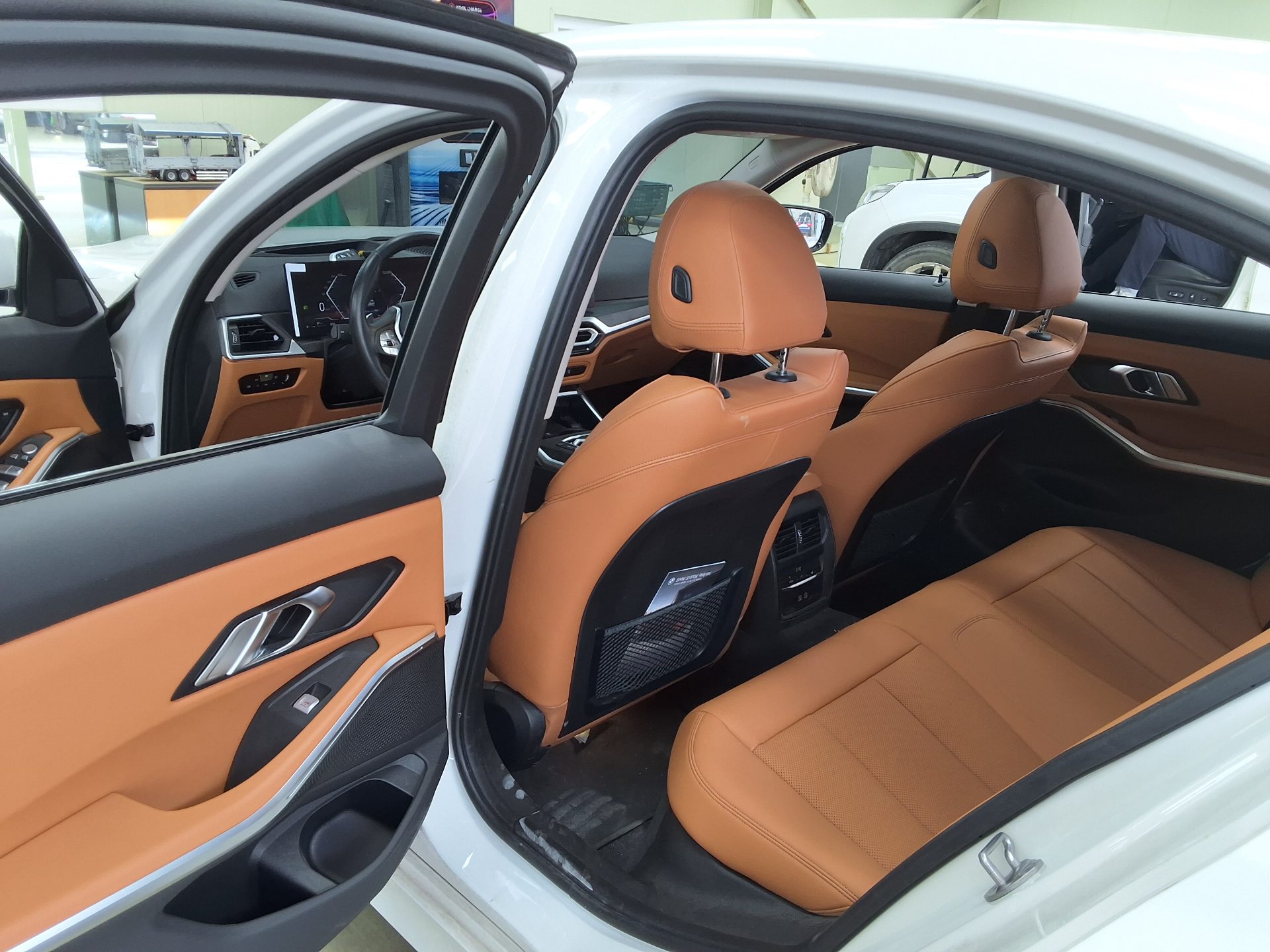 BMW 3 시리즈 2023 - 이미지 11