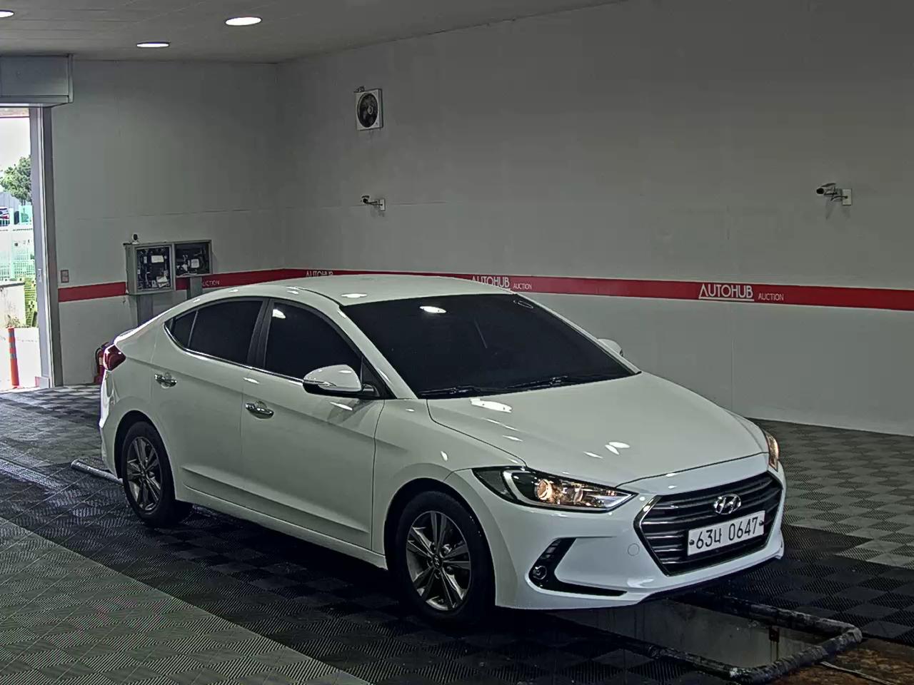 Hyundai Elantra 2016 - Image 2