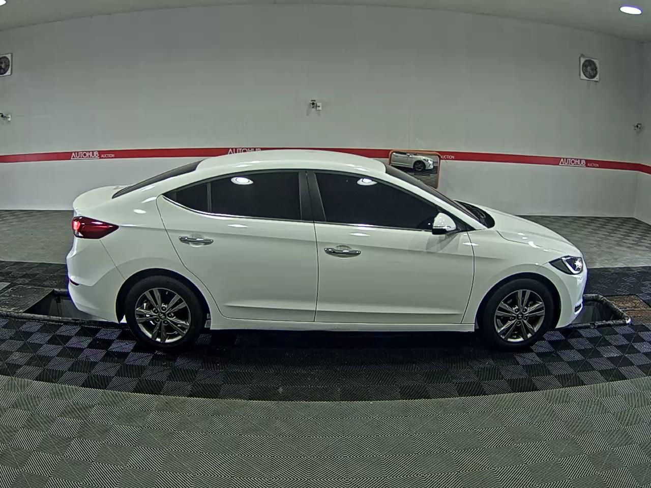 Hyundai Elantra 2016 - Image 3