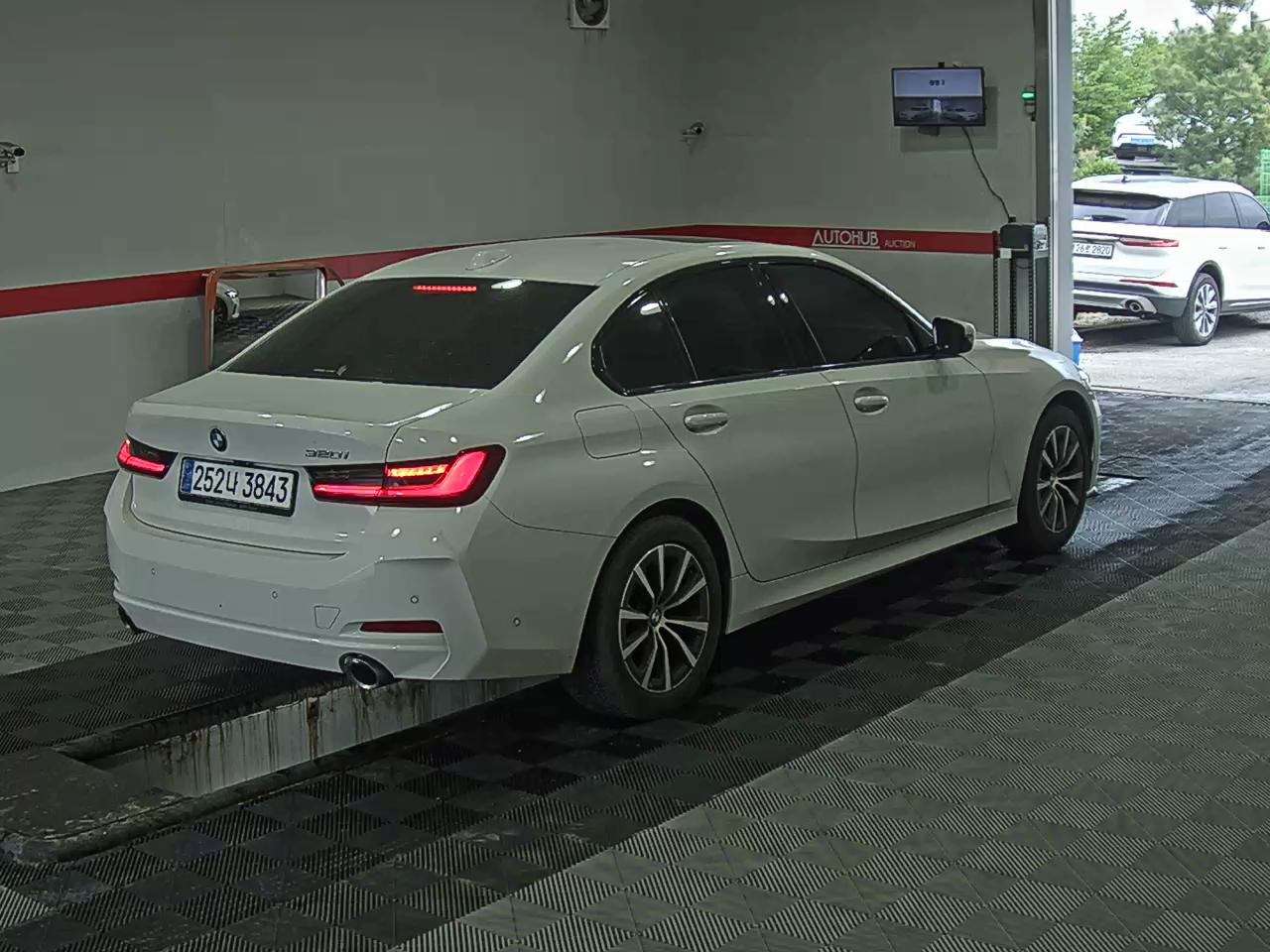 BMW 3 시리즈 2023 - 이미지 4