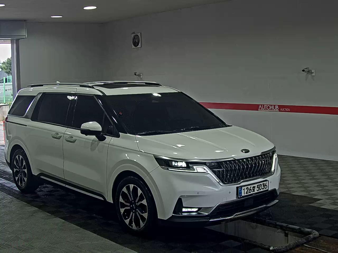 Kia Carnival 2021 - Image 2