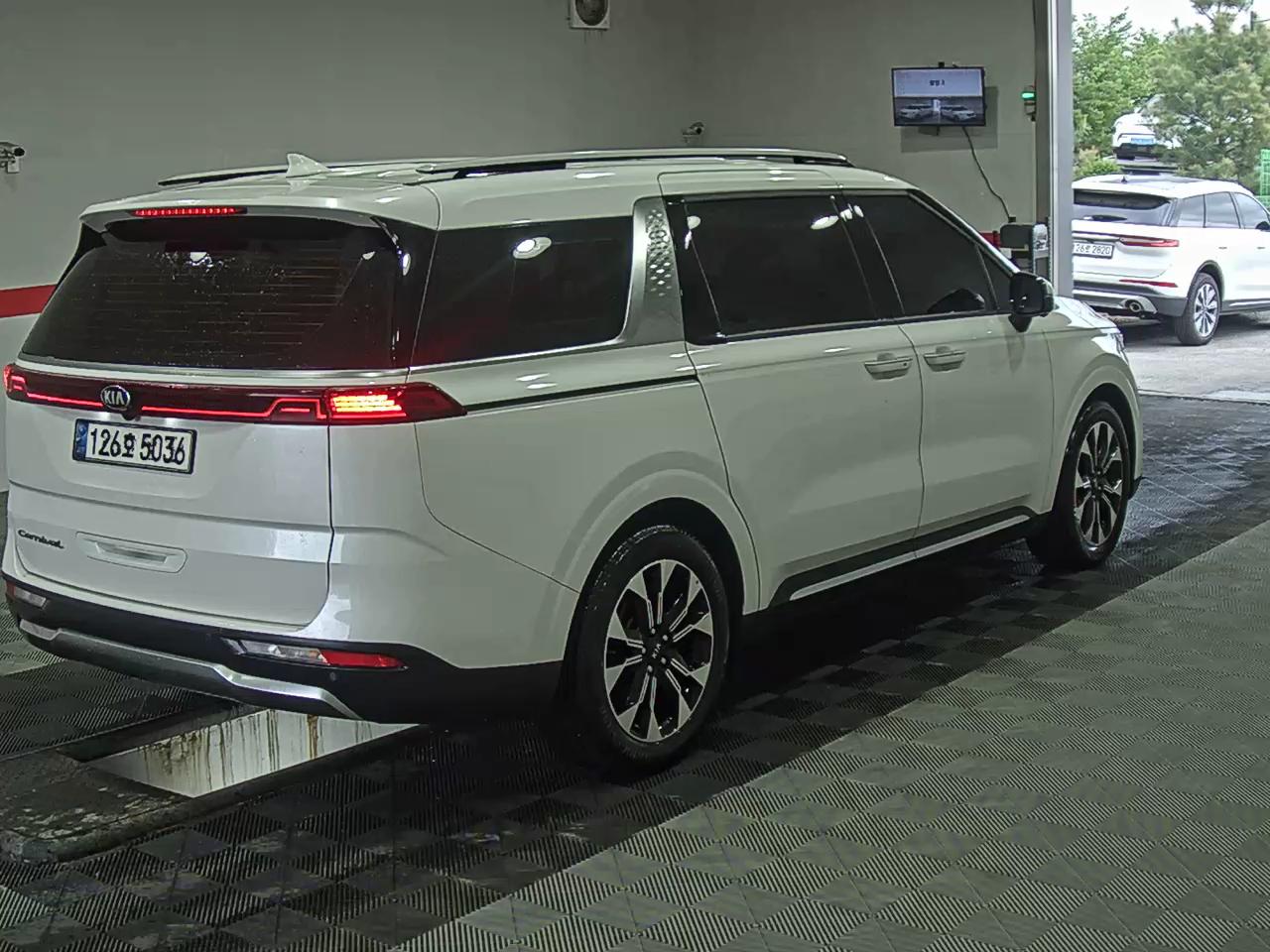 Kia Carnival 2021 - Image 4