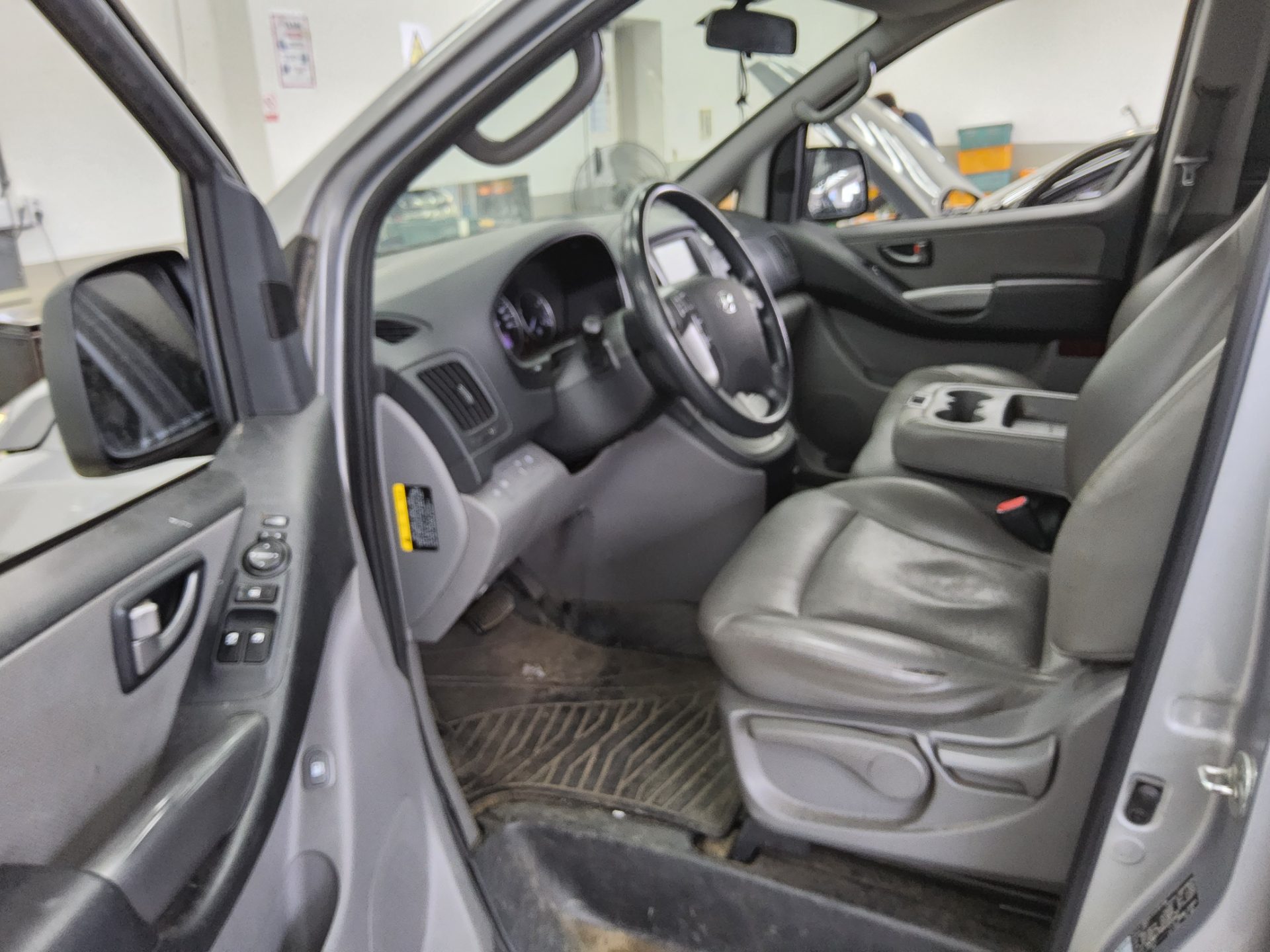 Hyundai Grand Starex 2017 - Image 9
