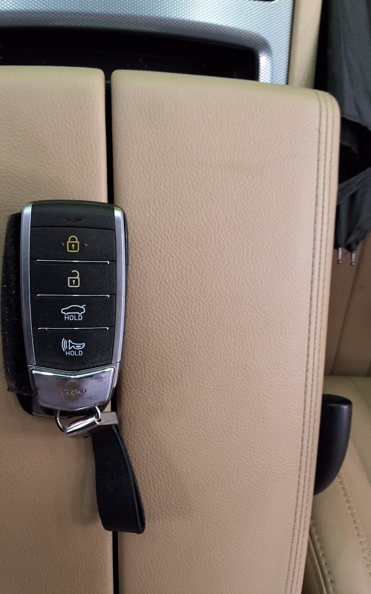 Genesis G80 2017 - Image 18