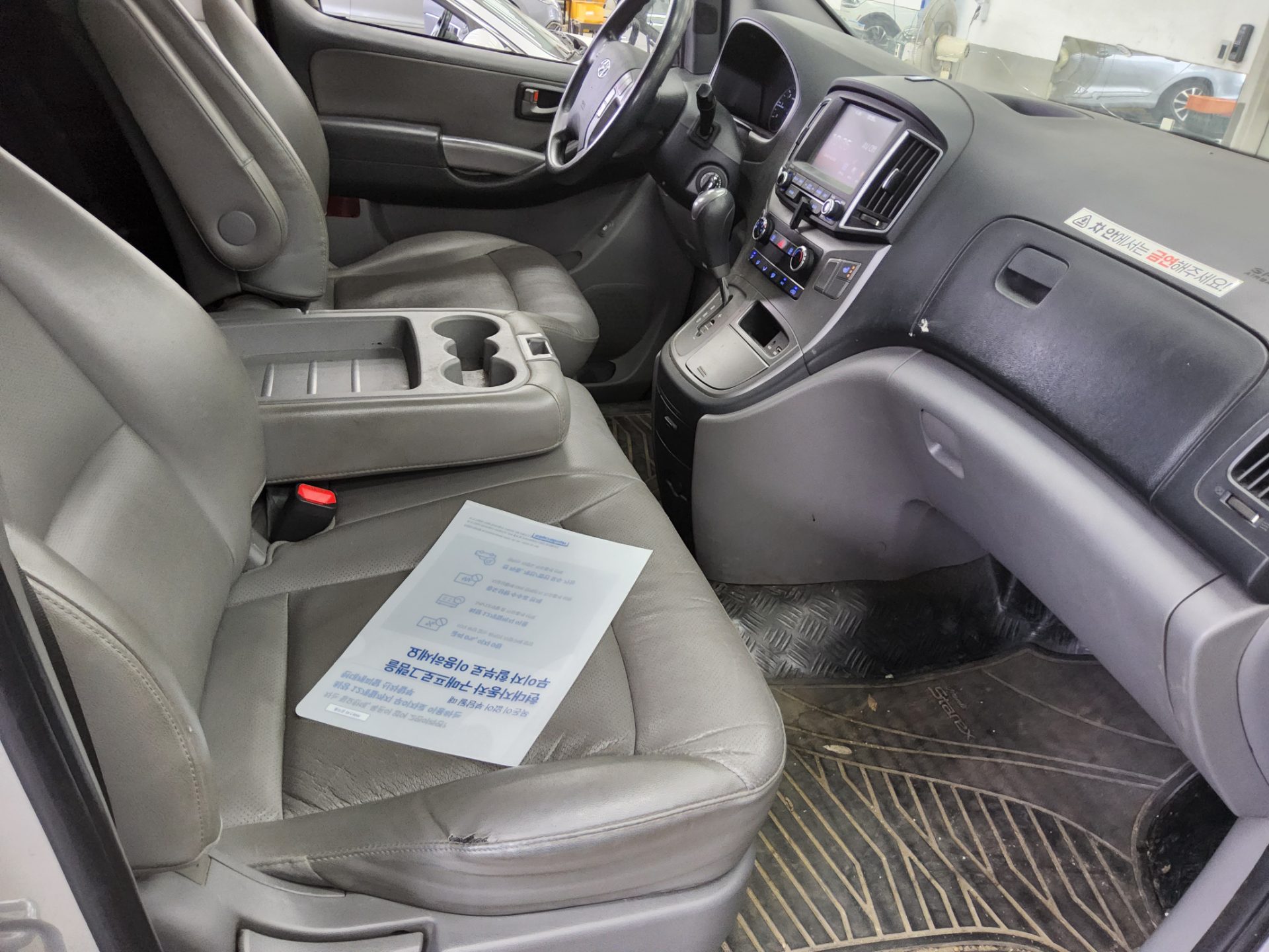 Hyundai Grand Starex 2017 - Image 13