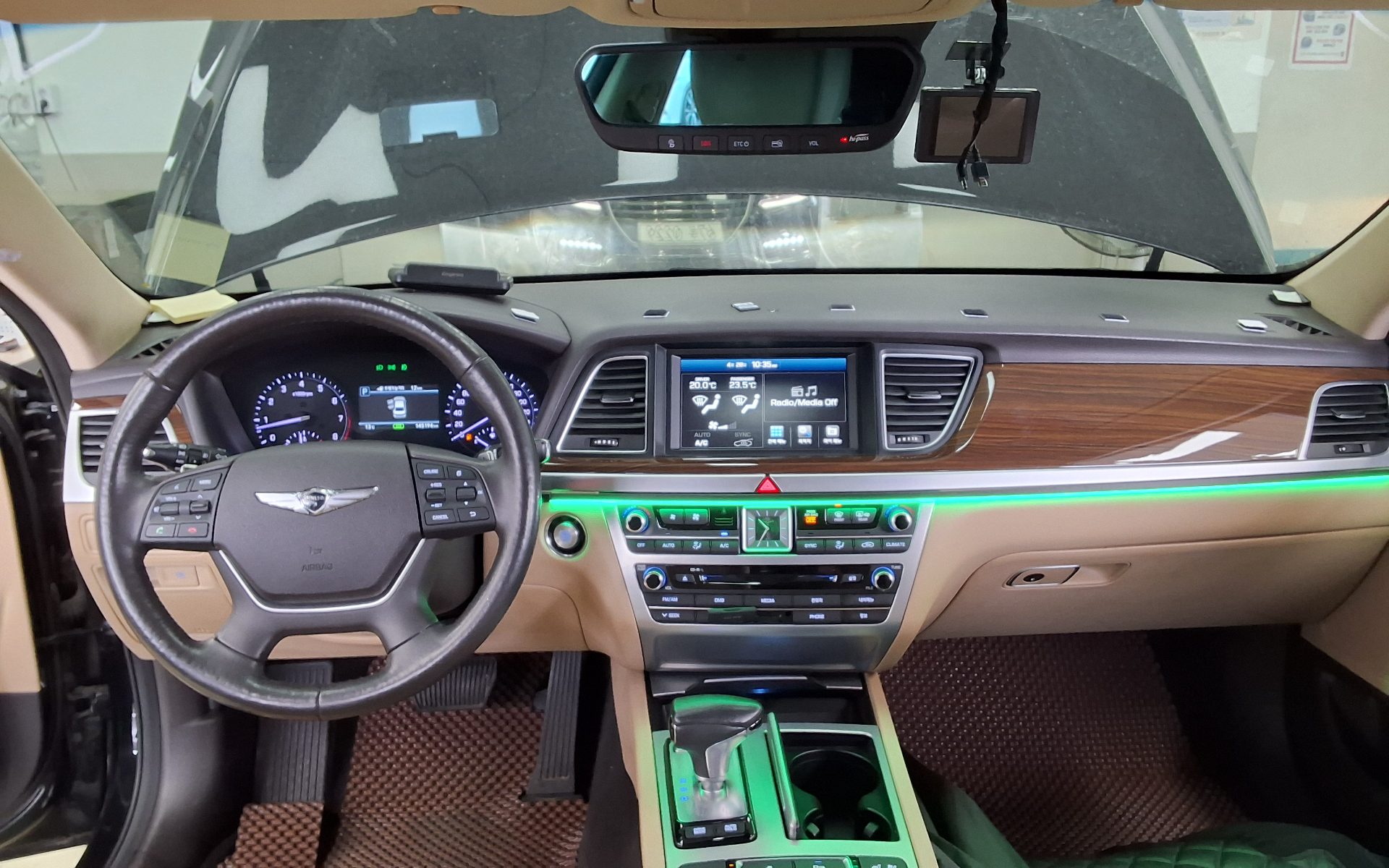 Genesis G80 2017 - Image 10