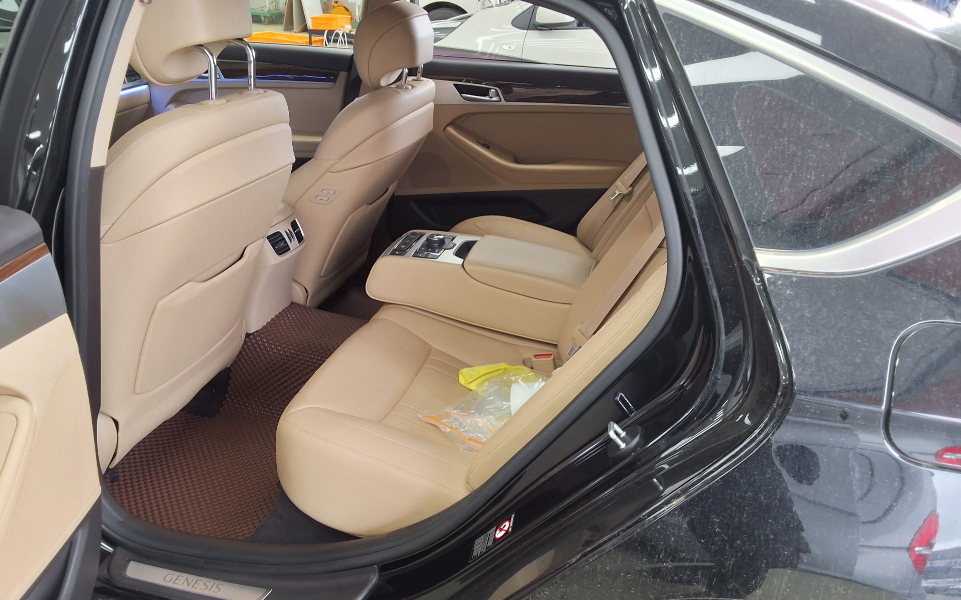 Genesis G80 2017 - Image 11
