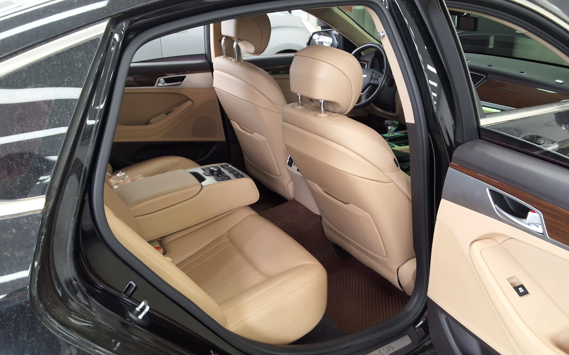 Genesis G80 2017 - Image 12