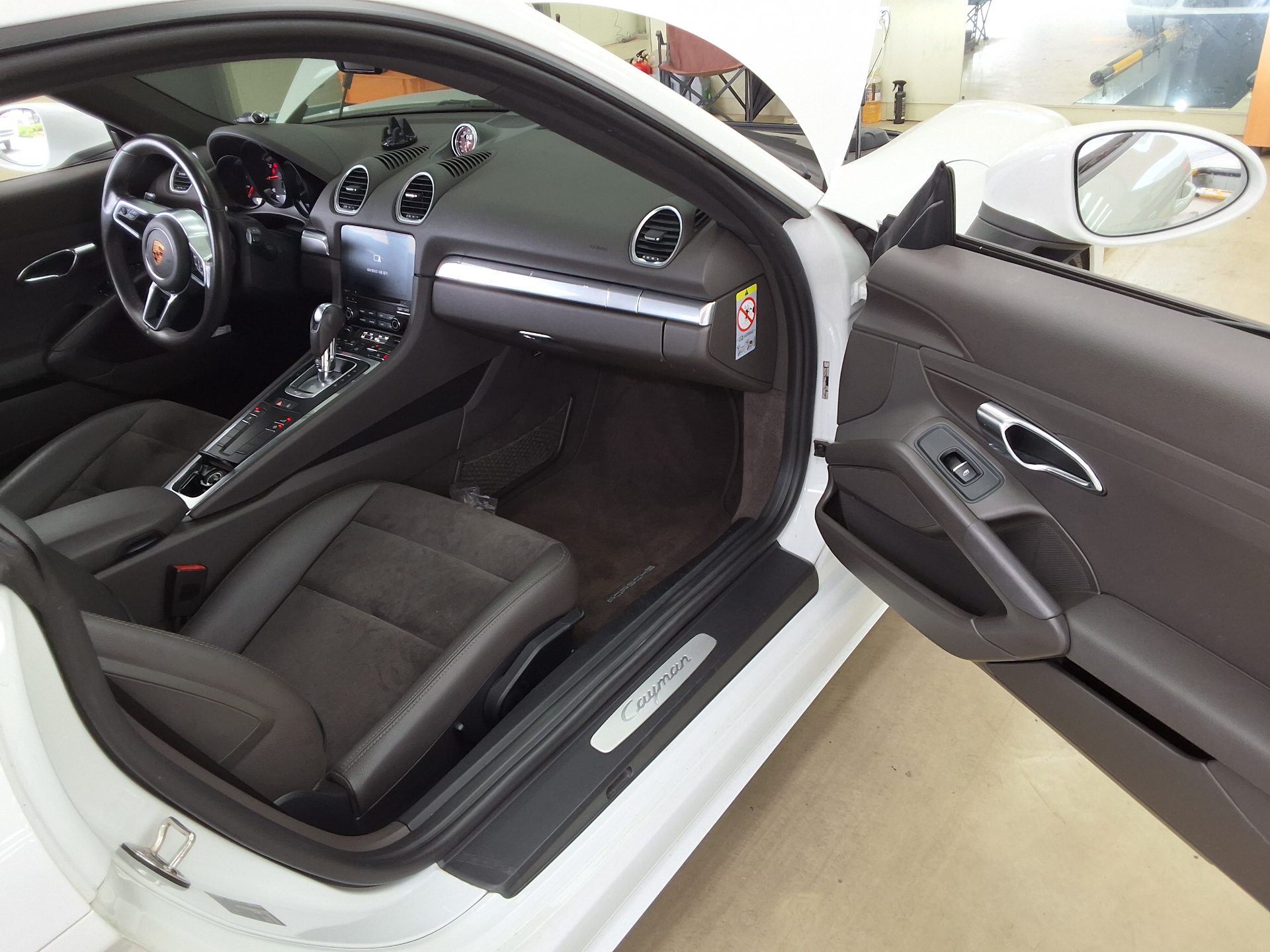 2017 - porsche cayman