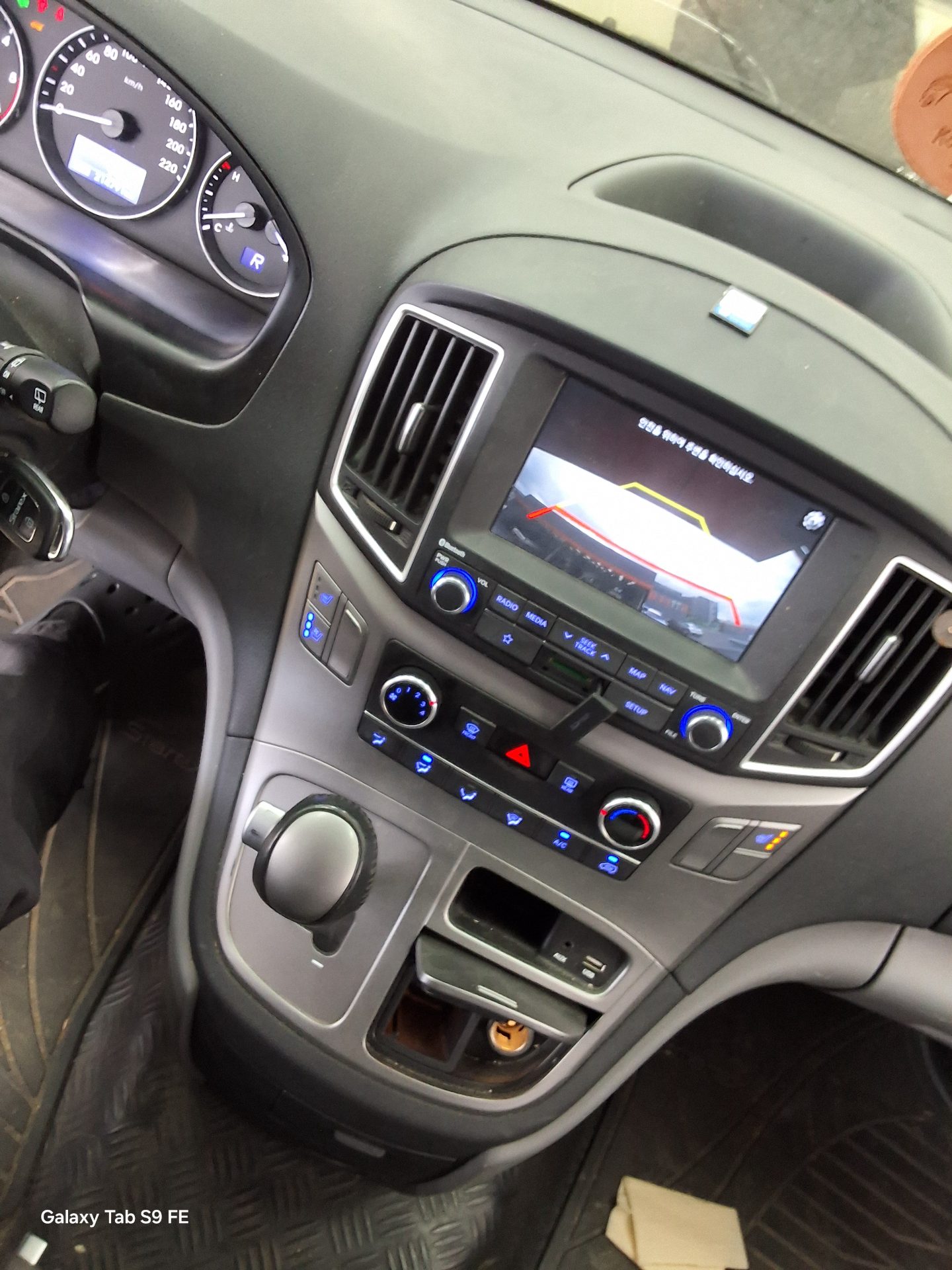 Hyundai Grand Starex 2019 - Image 18