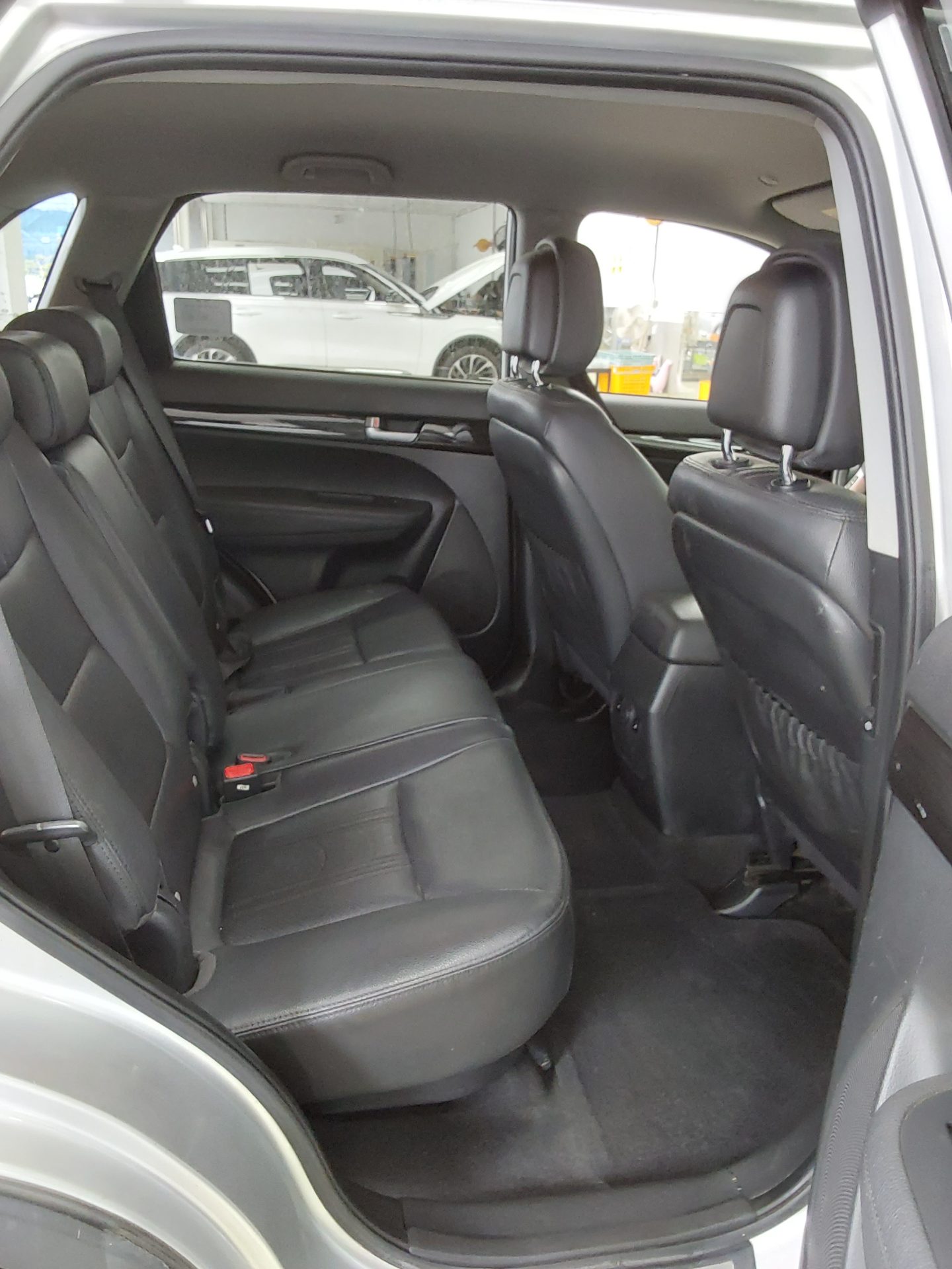 Kia Sorento 2011 - Image 12
