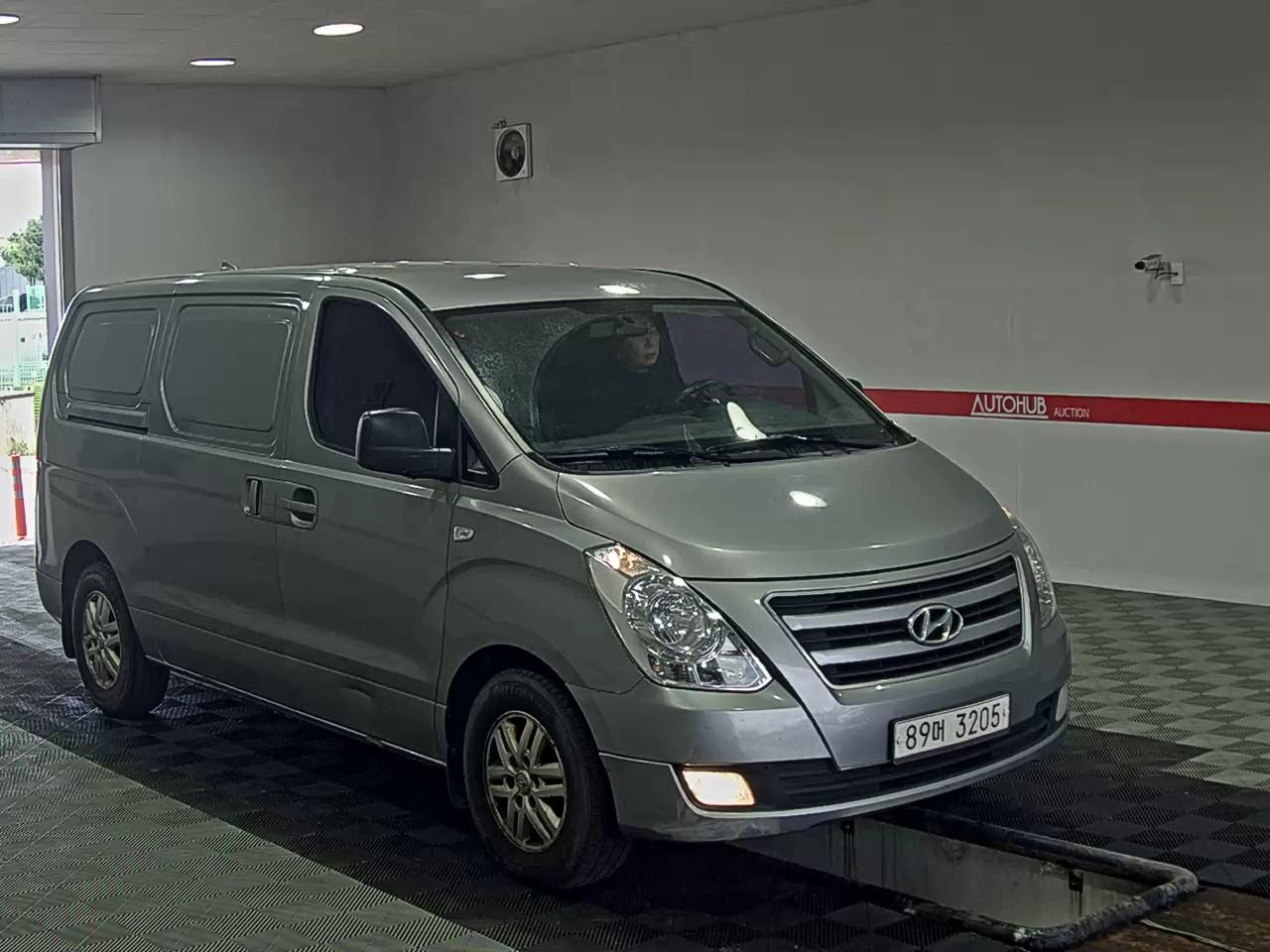 Hyundai Grand Starex 2017 - Image 2