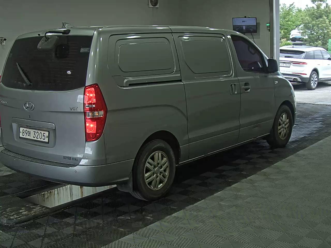 Hyundai Grand Starex 2017 - Image 4