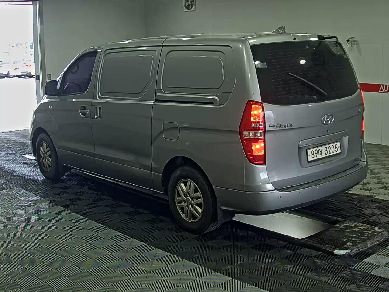 Hyundai Grand Starex 2017 - Image 5