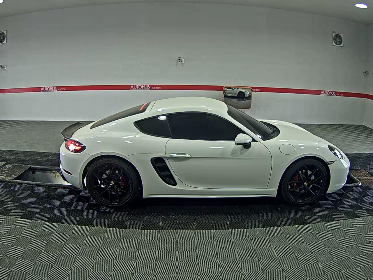 2017 - porsche cayman