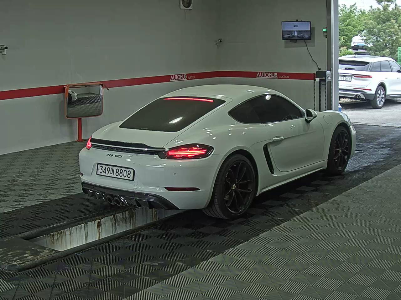 2017 - porsche cayman