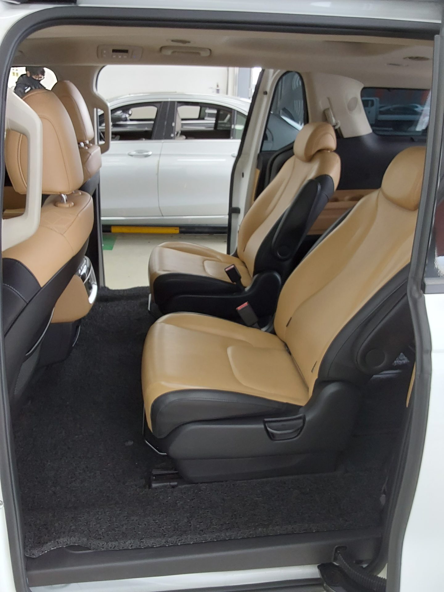 Kia SEDONA 2022 - Image 11