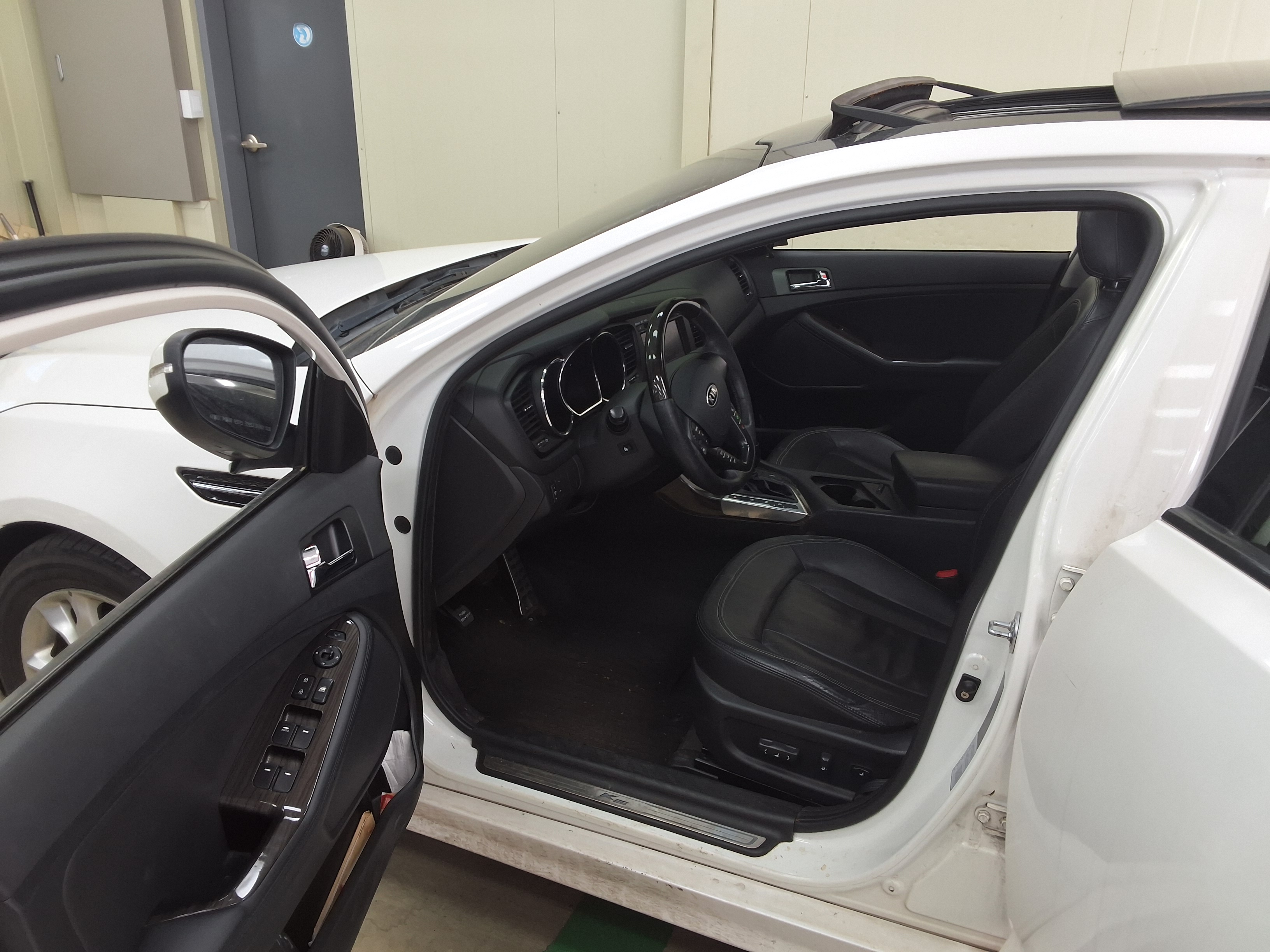 Kia K5 2011 - Image 9
