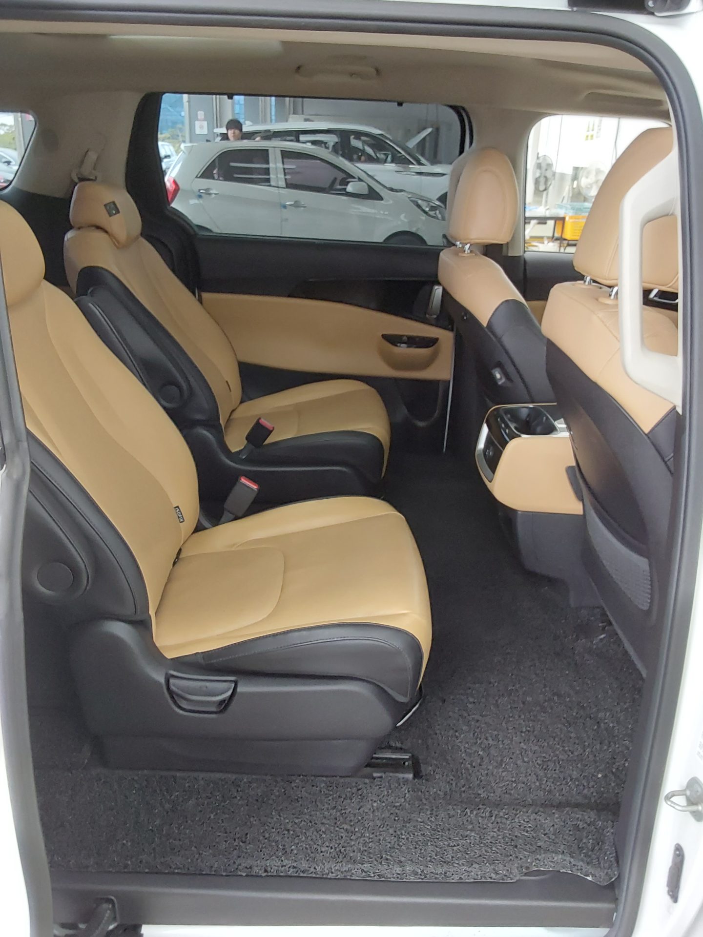 Kia SEDONA 2022 - Image 12