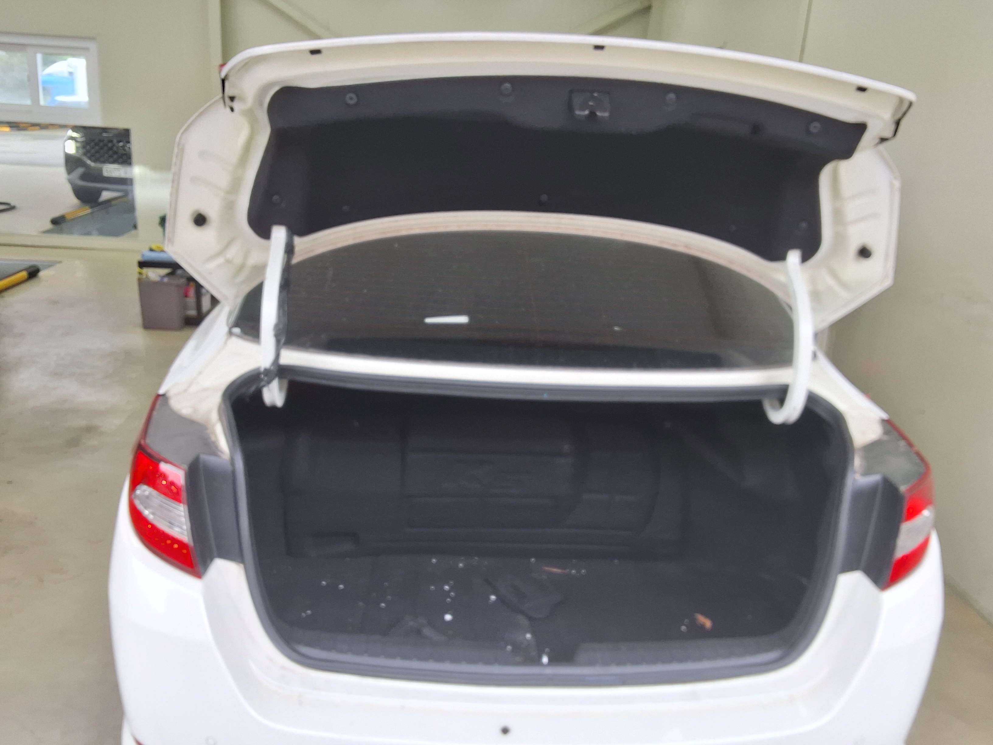 Kia K5 2011 - Image 14