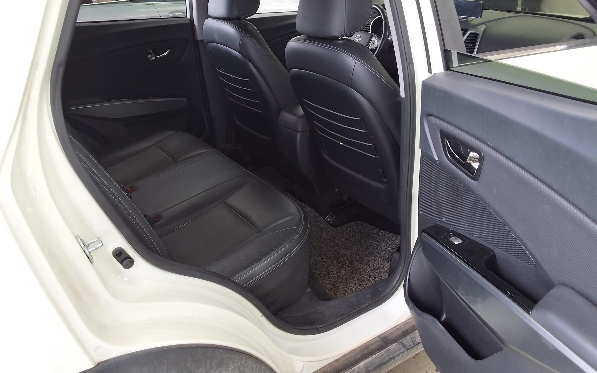 KG Mobility Tivoli 2019 - Image 12
