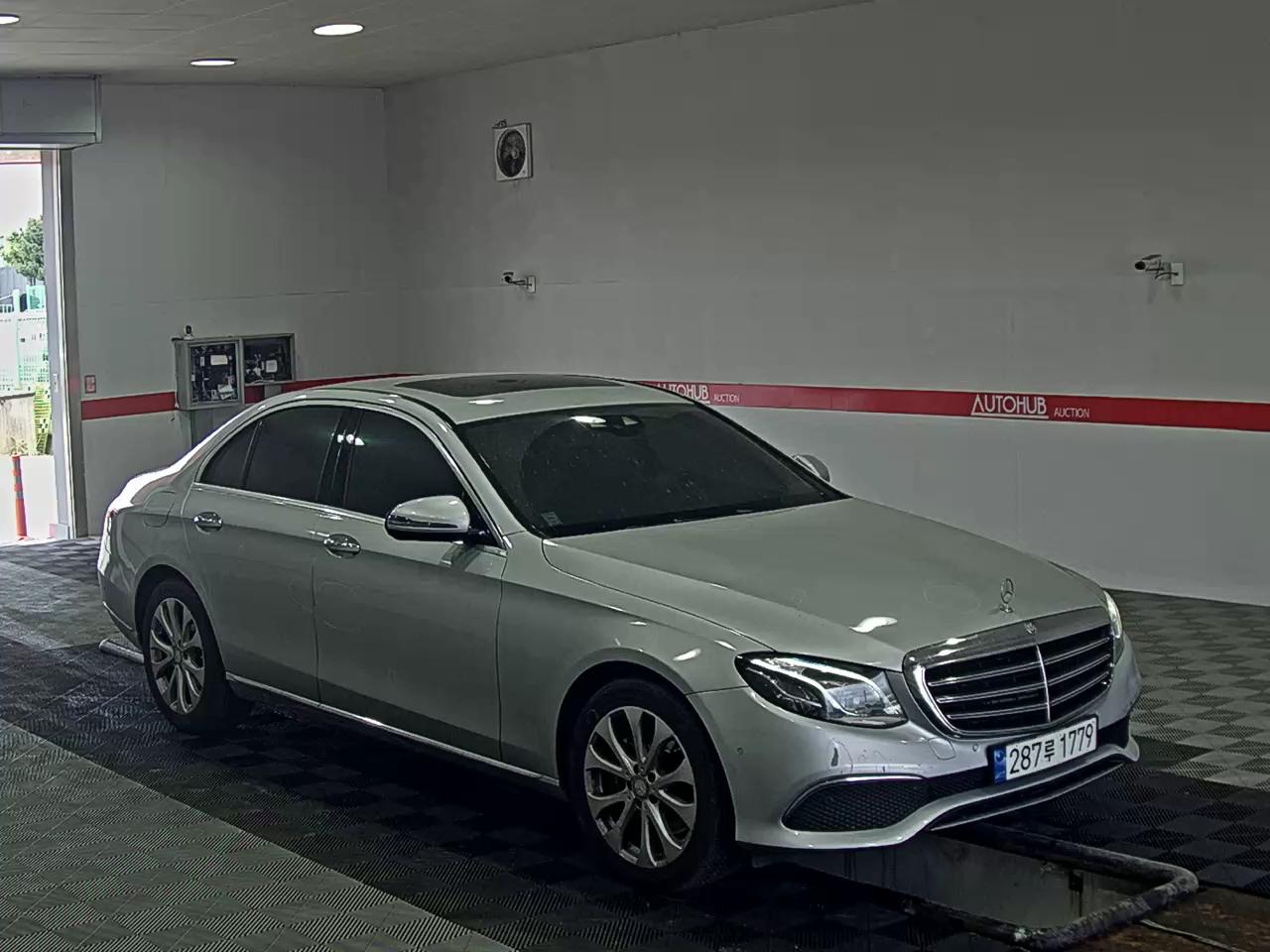 Mercedes-Benz E-Class 2017 - Image 2
