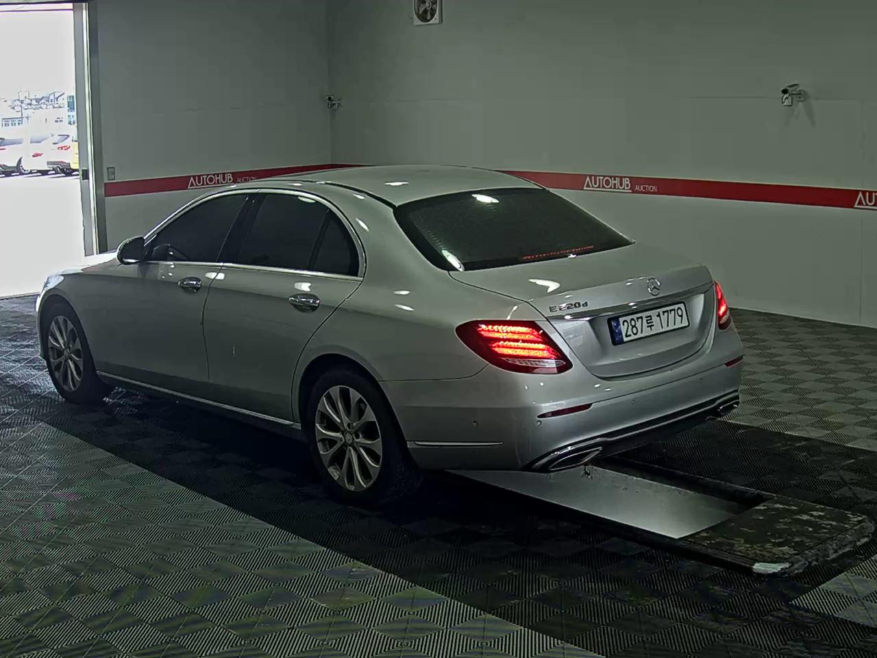 Mercedes-Benz E-Class 2017 - Image 5