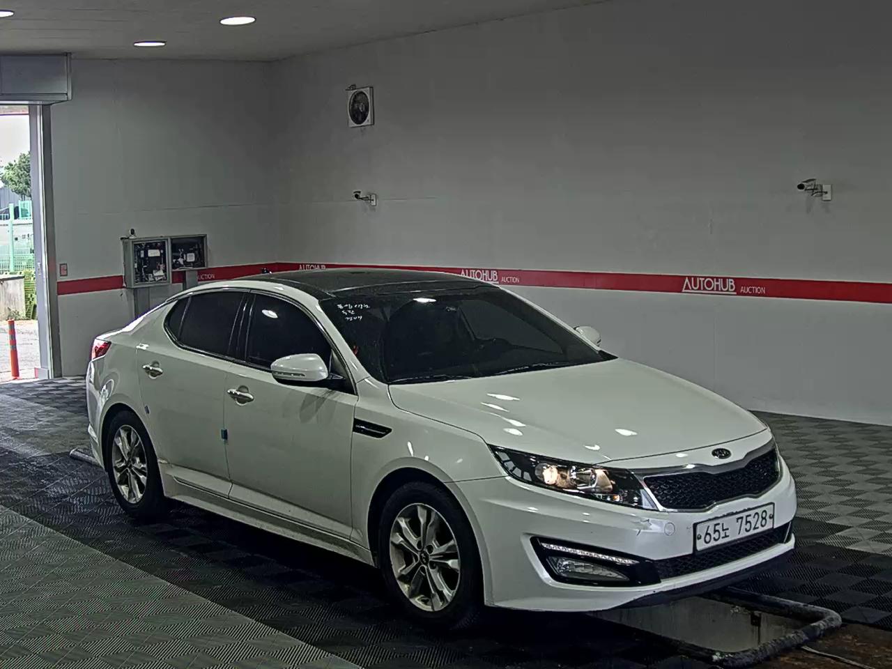 Kia K5 2011 - Image 2