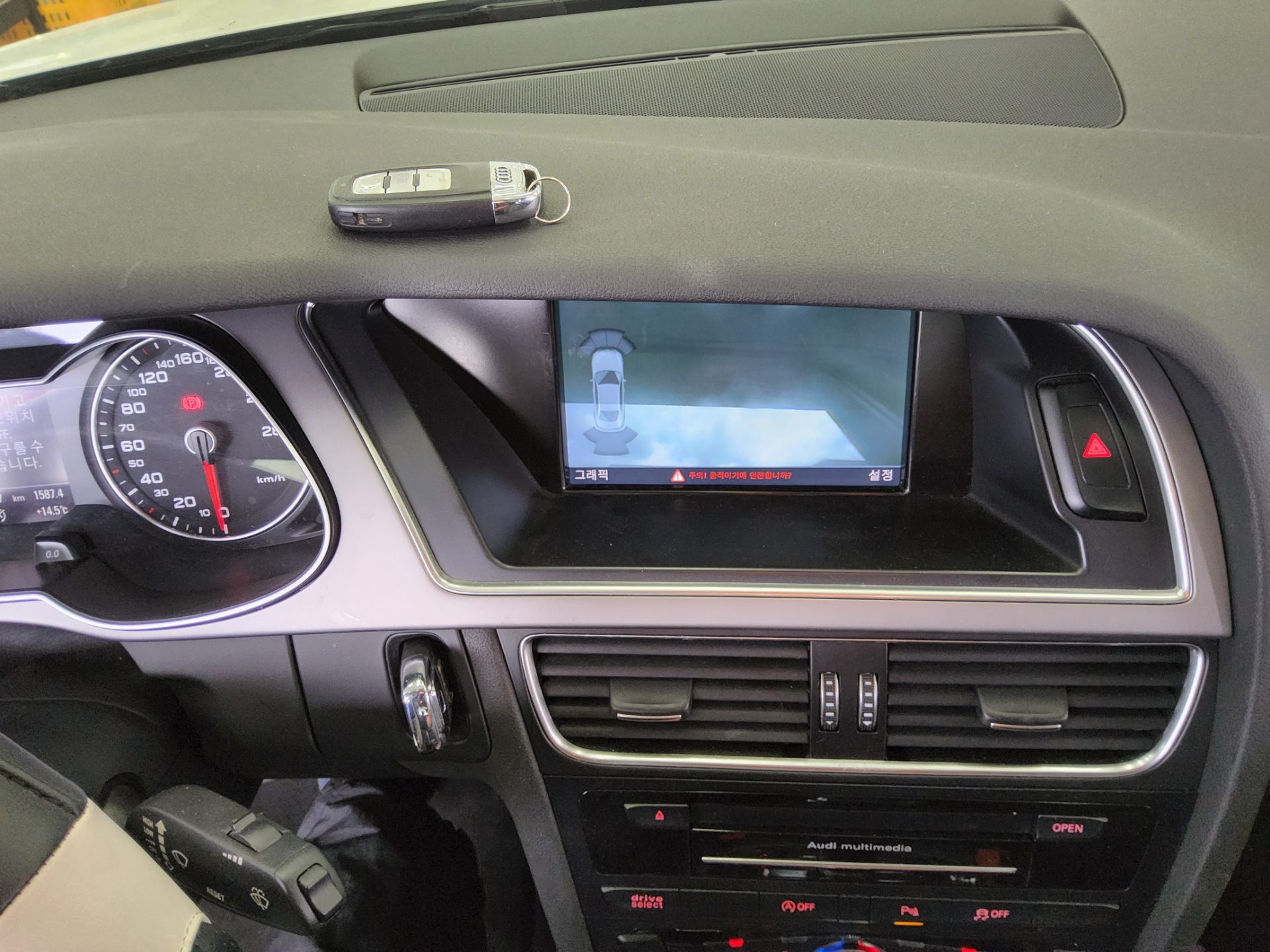 Audi A4 2014 - Image 17